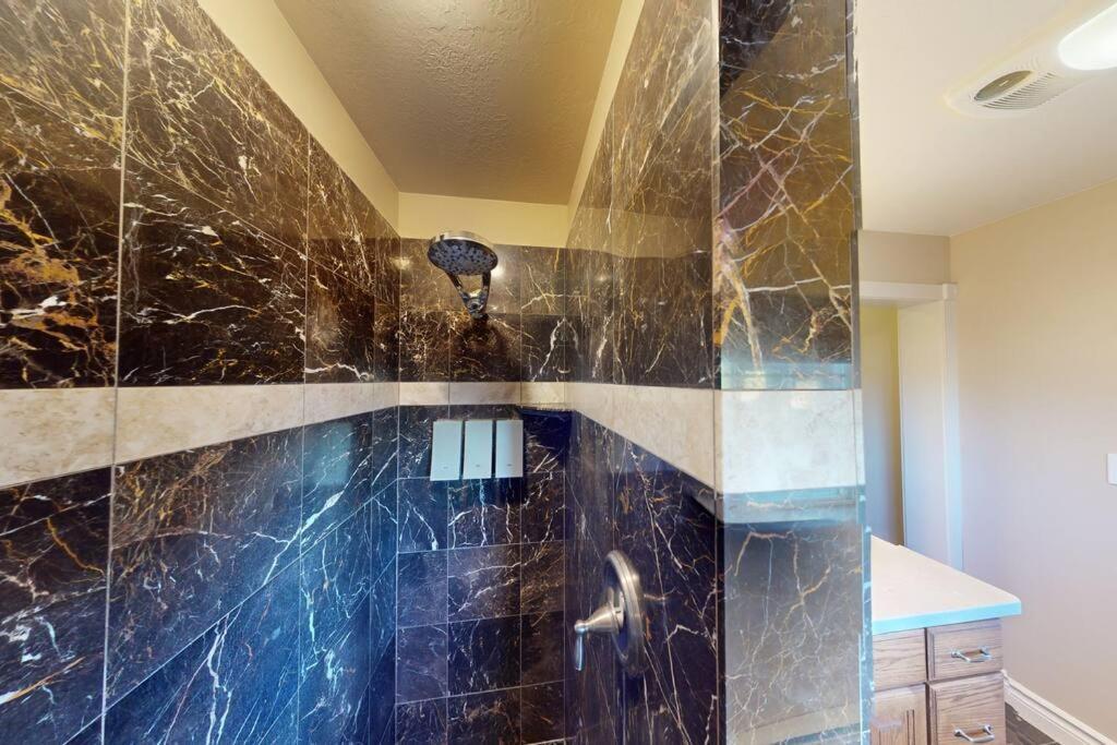Tacit Shadow Resort Shangri-La King Suite, Gym, Coffee Bar, Hot-Tub, Free Laundry, Food Available Parowan Exteriör bild