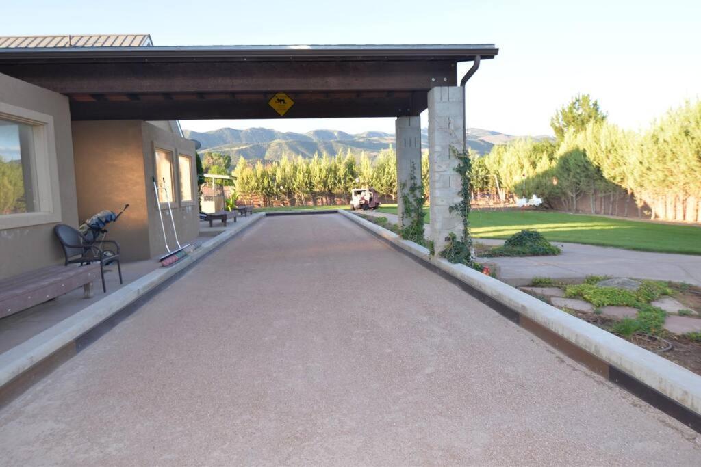 Tacit Shadow Resort Shangri-La King Suite, Gym, Coffee Bar, Hot-Tub, Free Laundry, Food Available Parowan Exteriör bild