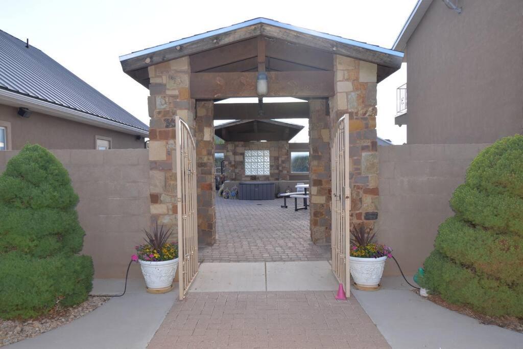 Tacit Shadow Resort Shangri-La King Suite, Gym, Coffee Bar, Hot-Tub, Free Laundry, Food Available Parowan Exteriör bild
