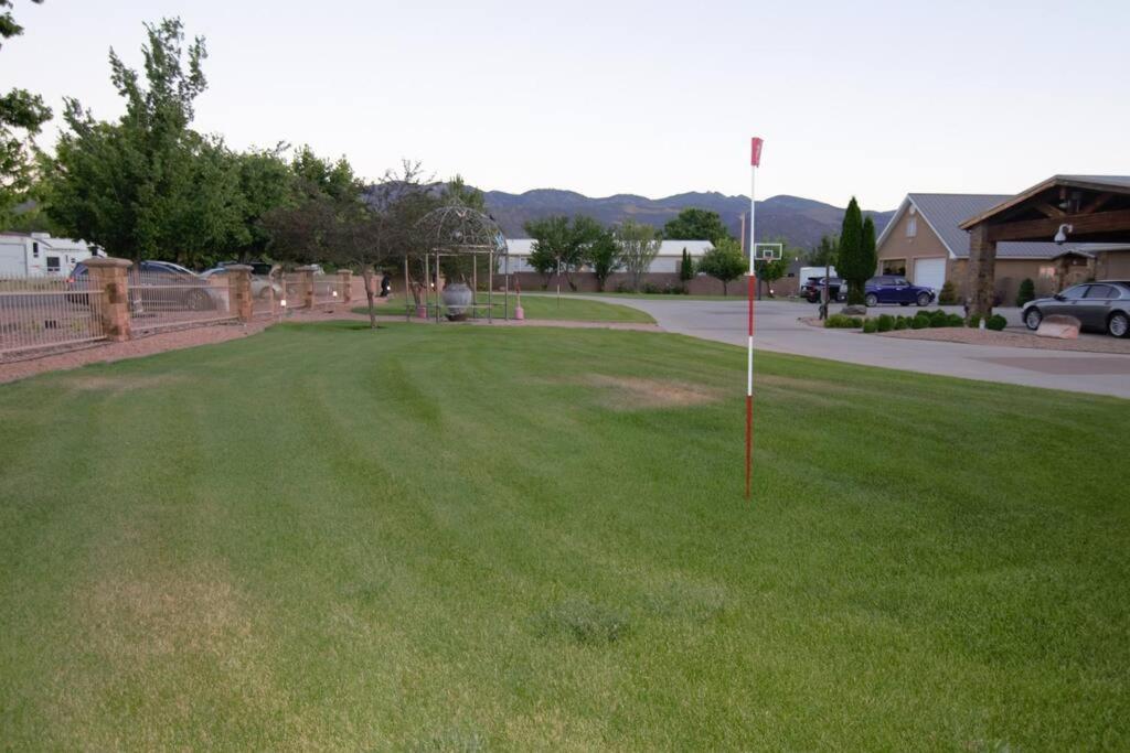 Tacit Shadow Resort Shangri-La King Suite, Gym, Coffee Bar, Hot-Tub, Free Laundry, Food Available Parowan Exteriör bild