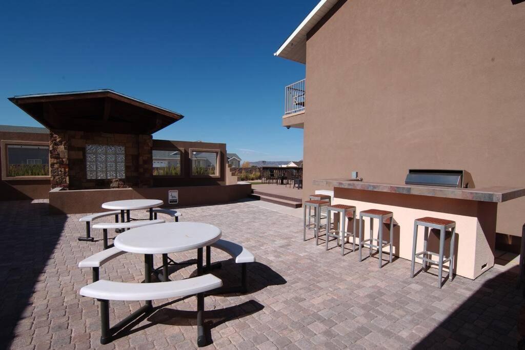 Tacit Shadow Resort Shangri-La King Suite, Gym, Coffee Bar, Hot-Tub, Free Laundry, Food Available Parowan Exteriör bild