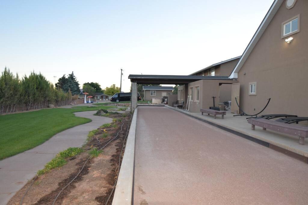 Tacit Shadow Resort Shangri-La King Suite, Gym, Coffee Bar, Hot-Tub, Free Laundry, Food Available Parowan Exteriör bild